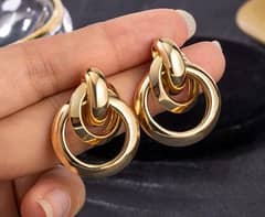 Pair of gold platted stylish earrings