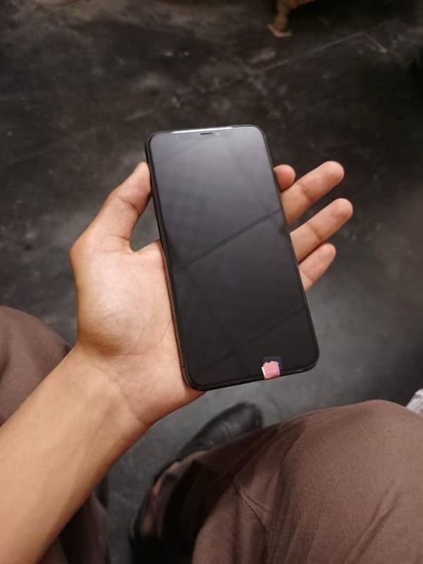 iphone 11 pro max Spcae gray colour(black) new phone 03290220749 1