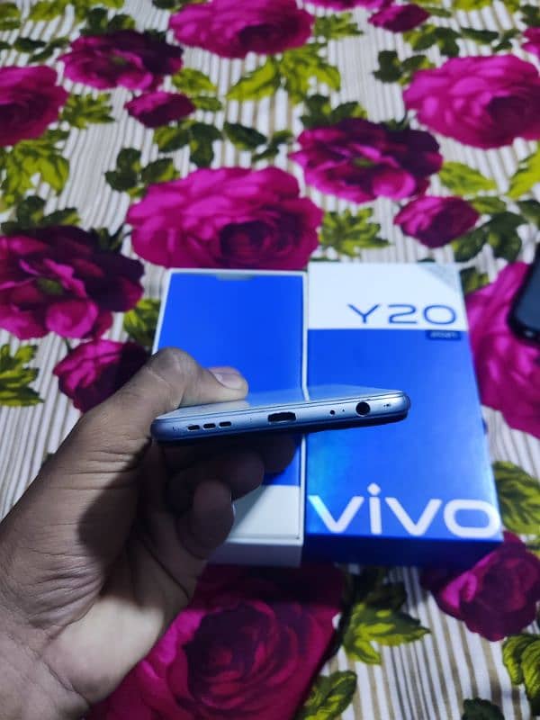 Vivo Y20 with full box 1