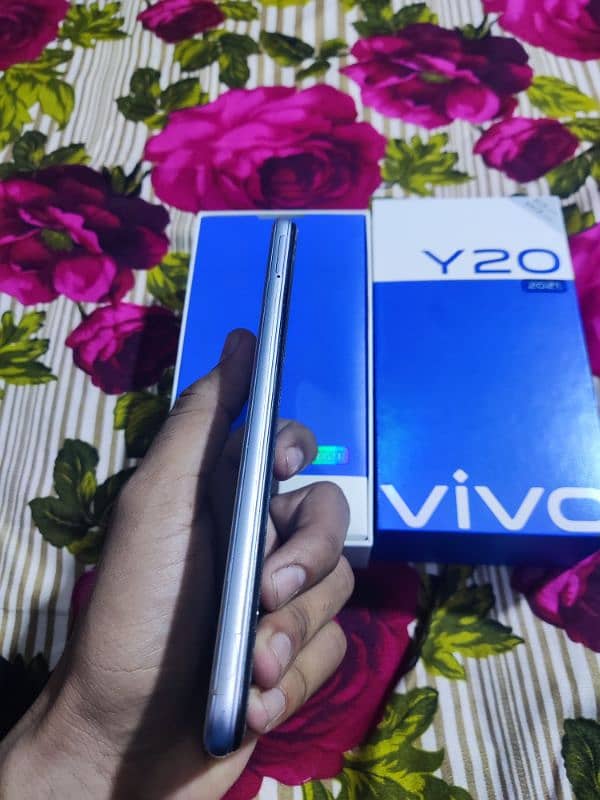 Vivo Y20 with full box 2