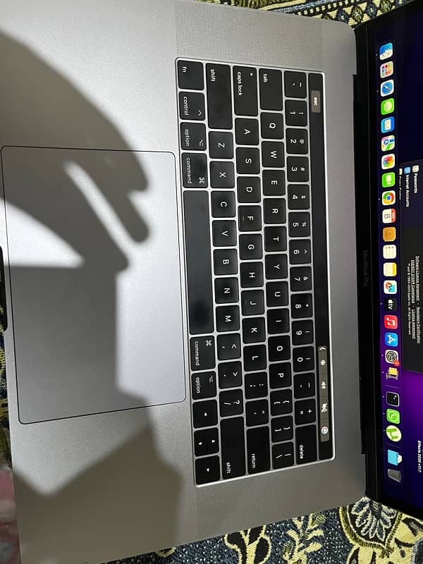 Macbook pro 2017 15inch 1