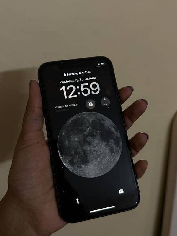 Black iphone 11 for sale 0