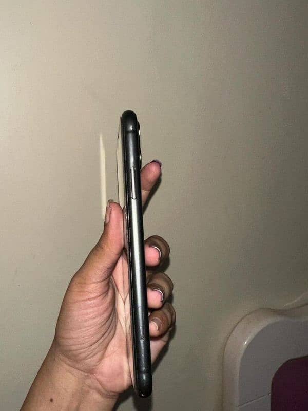 Black iphone 11 for sale 2