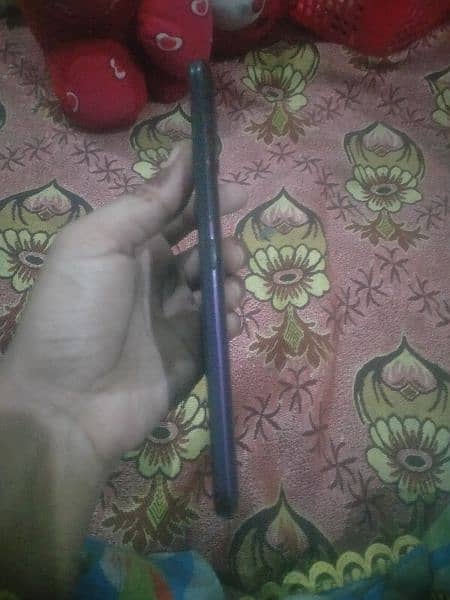 infinix hot 8 4hb raam 64gb memory luch condition one hand use 3