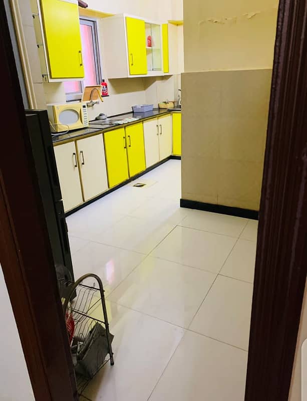 One bed room flats for rent only for student girls and jod holders girls 3