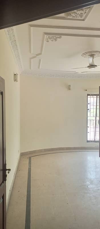 Independent one kanal upper porshn for rent in gulshan abad 7