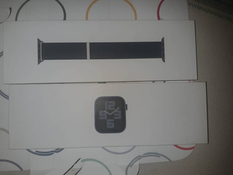 Apple watch SE 2nd gen midnight blue with sports loop 40mm 8