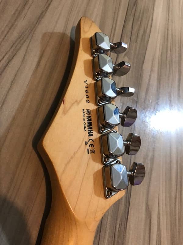 Yamaha Electric Guitar 8