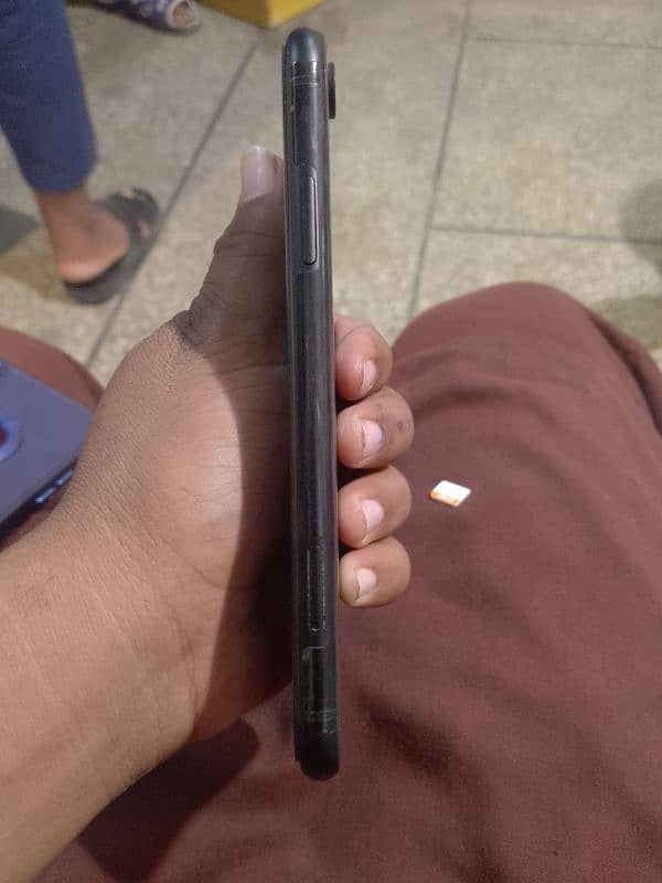 iphone XR condition 10/9+ colour black non pta 64gb 7