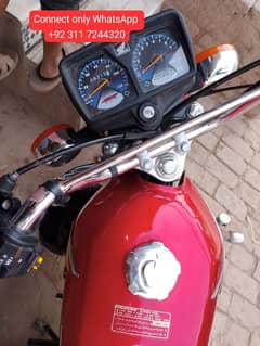 Honda CG 125 all okay bike maujuda bhai ke stam Lahore mein khadi hai