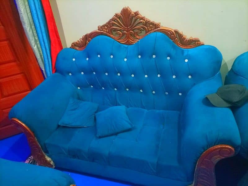 Big King Size Taaj wala Sofa 85 hazar wala what's ap numbr O3288101737 1