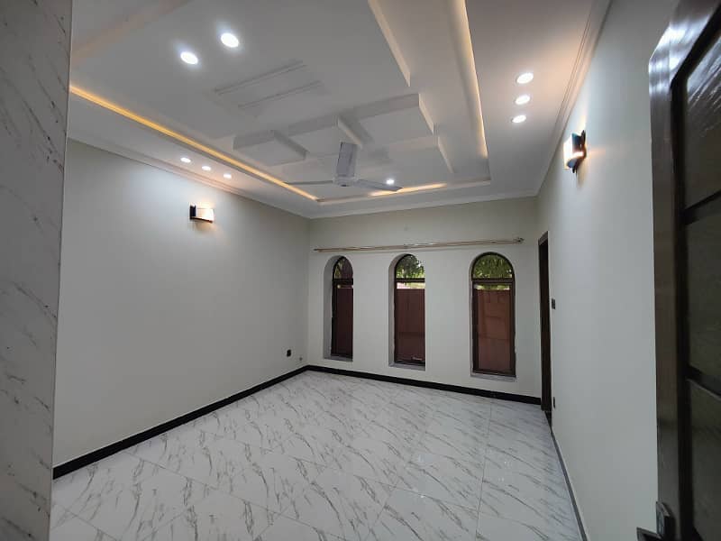 Beautiful Corner House For Rent 8