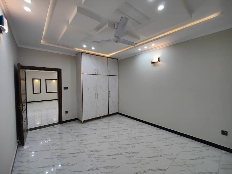 Beautiful Corner House For Rent 9