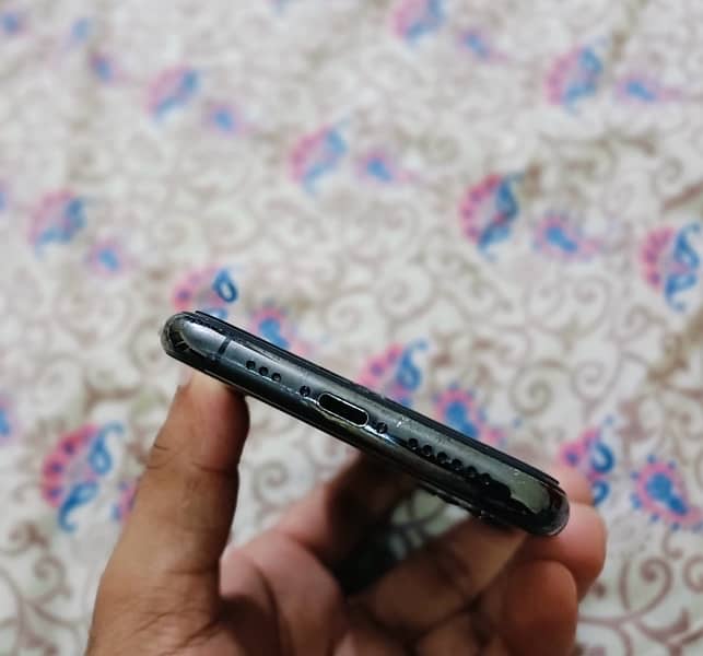 iPhone 11 Pro 64GB NON PTA 4