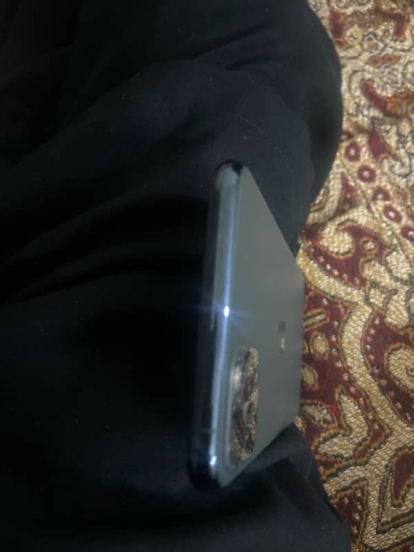 iPhone 11pro max 64gb non pta 7