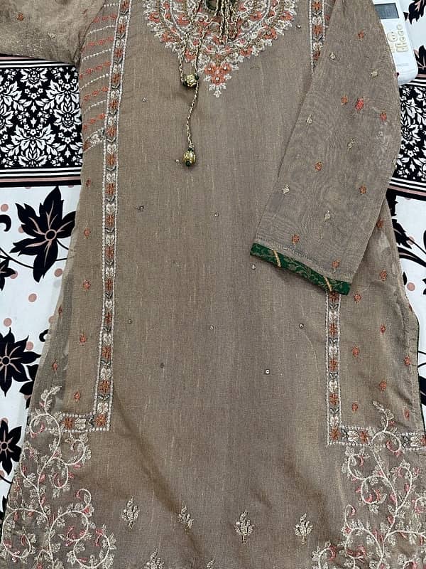 4 peics suit sale complete dress  fabric khaadi net BRAND Naqoosh hai 2