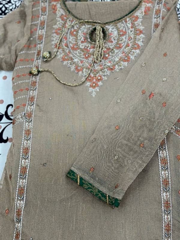 4 peics suit sale complete dress  fabric khaadi net BRAND Naqoosh hai 6