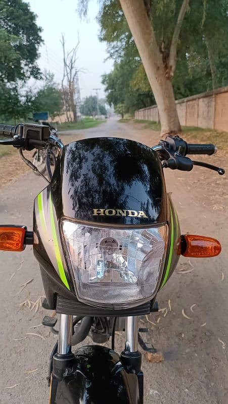 Honda deluxe 2017, lush condition, everything is perfect 1