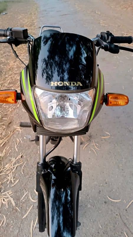 Honda deluxe 2017, lush condition, everything is perfect 5