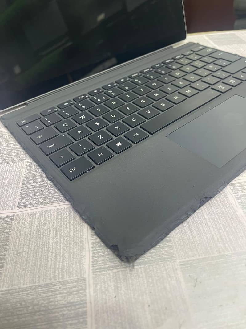 Microsoft Surface Pro 4 Detachable 3