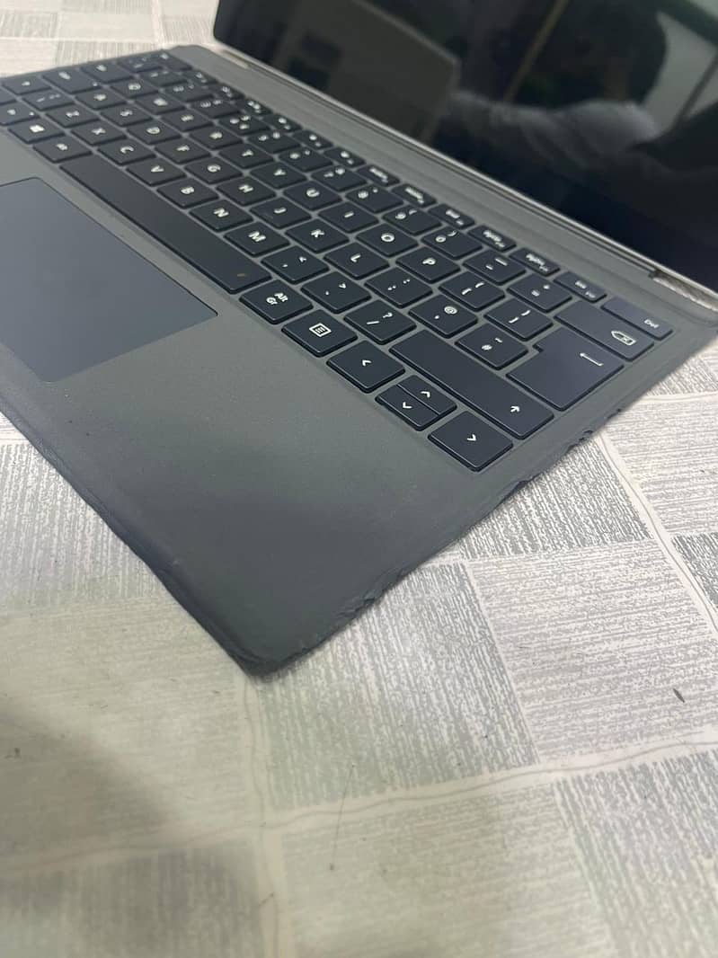 Microsoft Surface Pro 4 Detachable 5