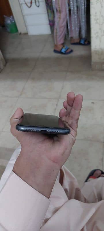 Iphone 11 64gb  JV with box 6