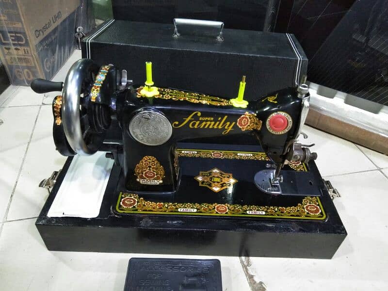 sewing machine with box 1