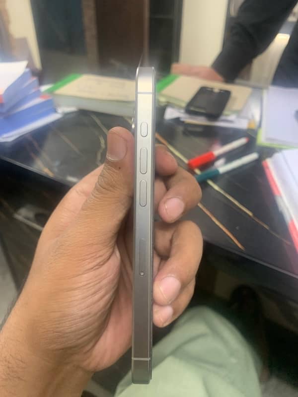 iphone 15 pro natural titinum 128 gb 5