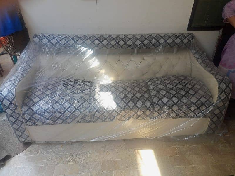 7 seater sofa set like new condition 4