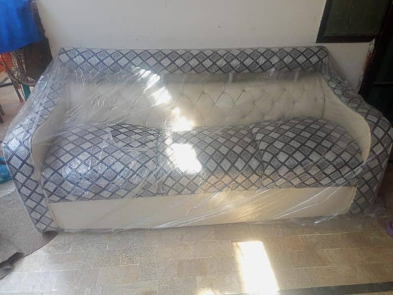 7 seater sofa set like new condition 6