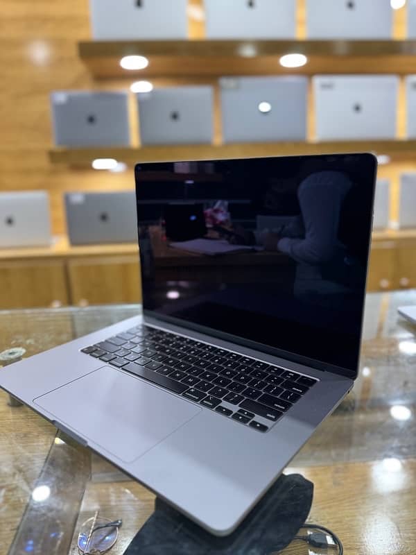 MacBook Air 2022 M2 15inches 8/256 100% Health 3