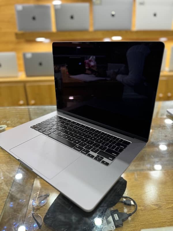 MacBook Air 2022 M2 15inches 8/256 100% Health 5