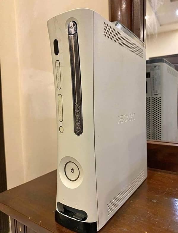 XBOX 360 IN GOOD CONDITION ALL OK NO ANY FAULT 0