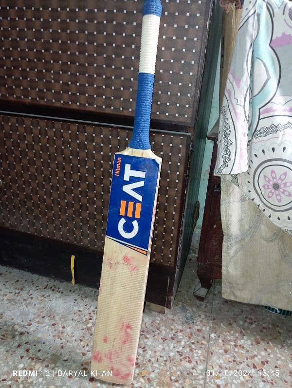 cricket bat and new ball for sale. . . . 0