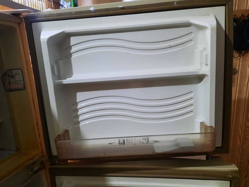 fridge fo sale in v. reasonable price 2