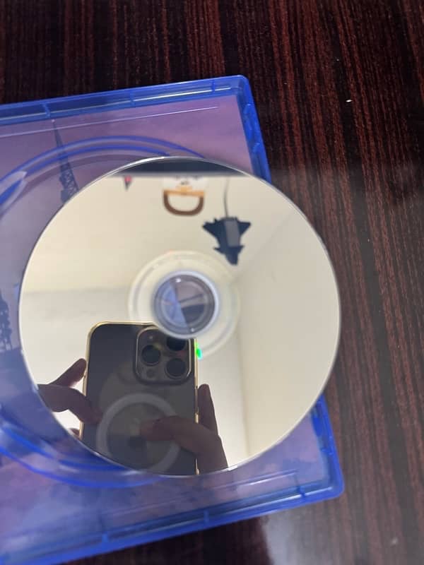 GTA 5 DISC FOR PS4 10/10 condition 2