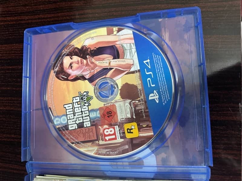 GTA 5 DISC FOR PS4 10/10 condition 3