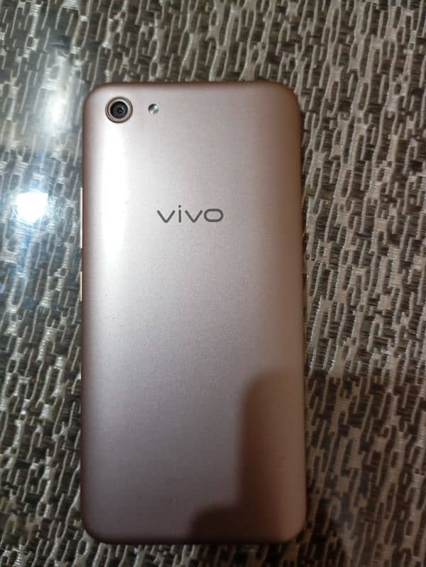 Vivo y81s in excellent condition 6GB ram  used for 3 month, no issue 1