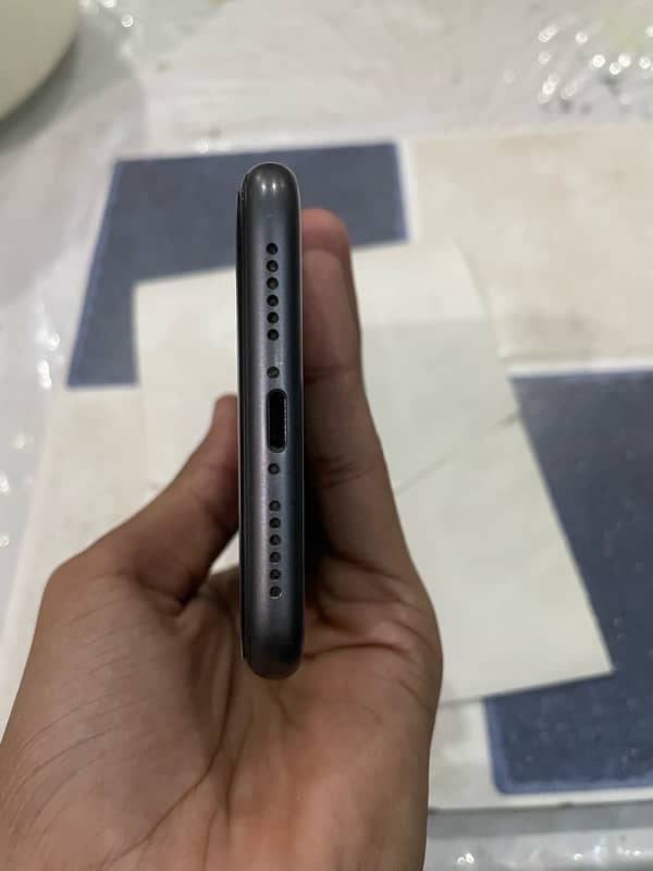 Iphone 11 WaterPack 64 GB Factory Unlock 3