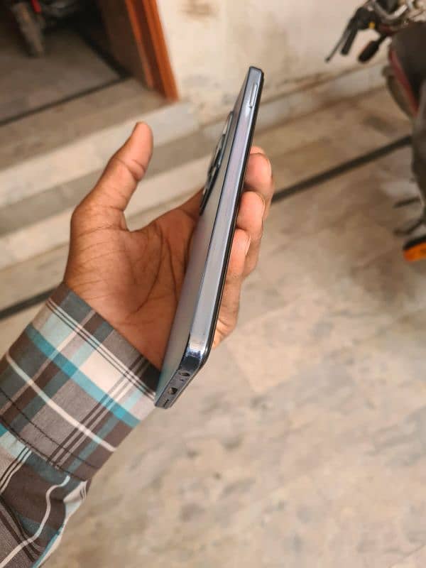 Hot 40i 8/128 Infinix with warranty 2 months remaining 8