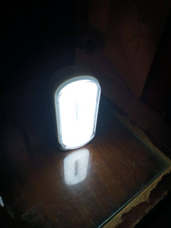 Geepas rechargable led lantern 3