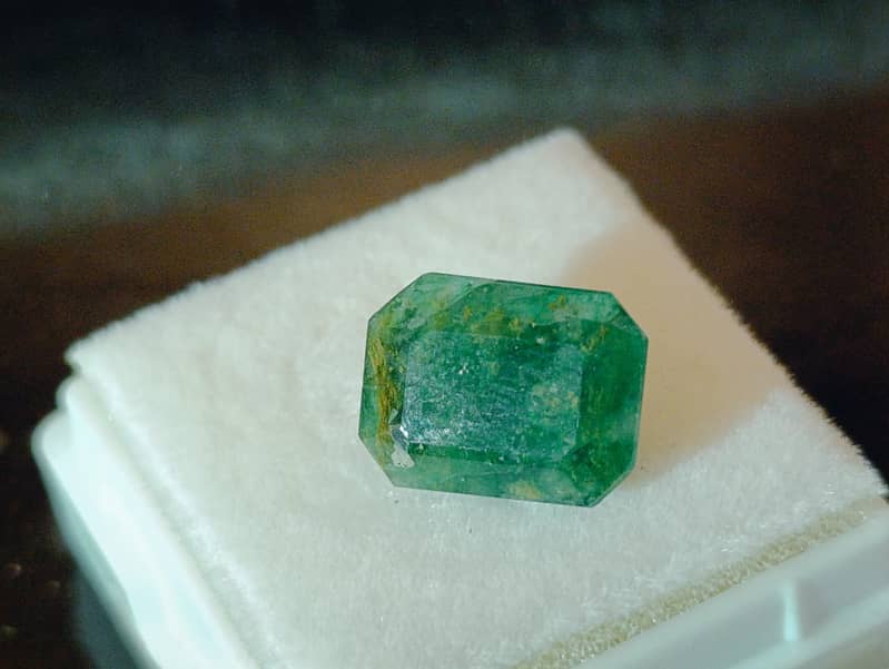 Natural Emerald Stone 4.57 Carats - Free Delivery All Over Pak 0