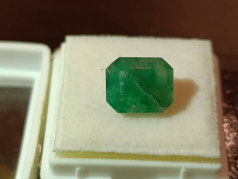 Natural Emerald Stone 3.66 Carats - Free Delivery All Over Pak 2