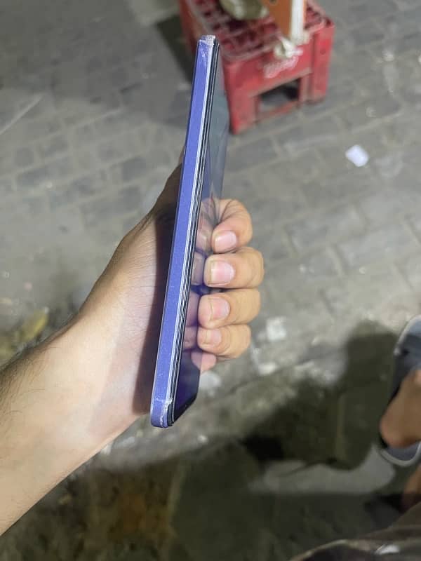 vivo Y17s 4