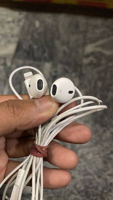 Apple 100% Original Earphones 0