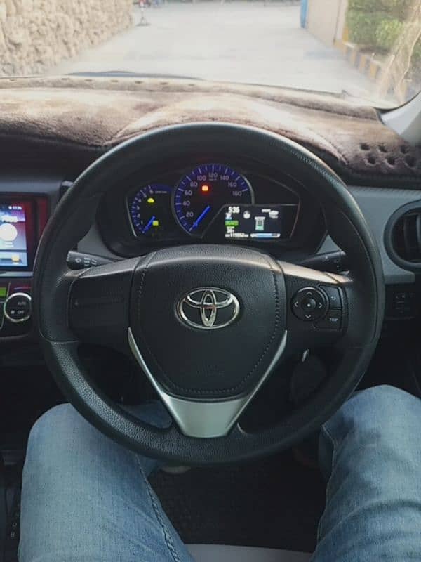 Toyota Corolla Axio 2014/17 11