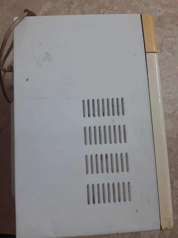 Singer microwave oven, almost in new condition only 1 year used 1