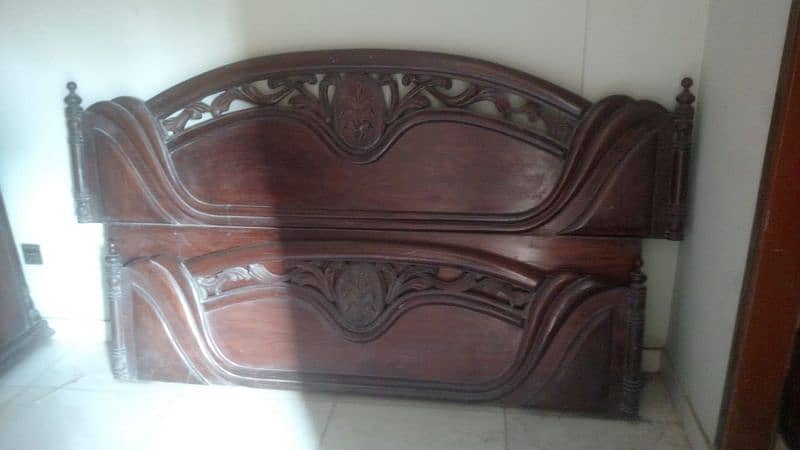 Bed room set urgent sale 0