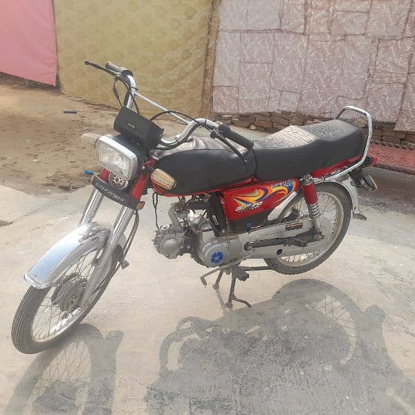 bike bilkul saaf  hai. number nai lga vochar ha 0