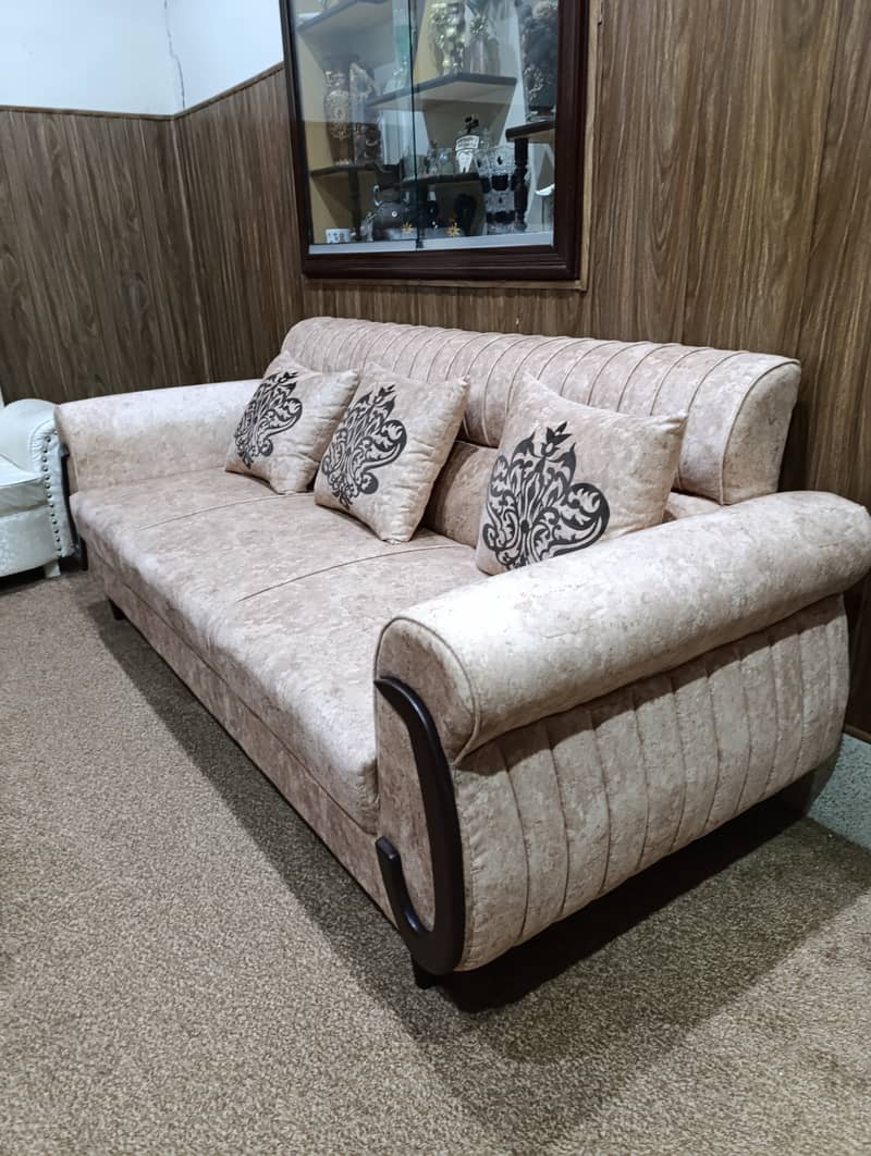 5 seater sofa Completely New 3